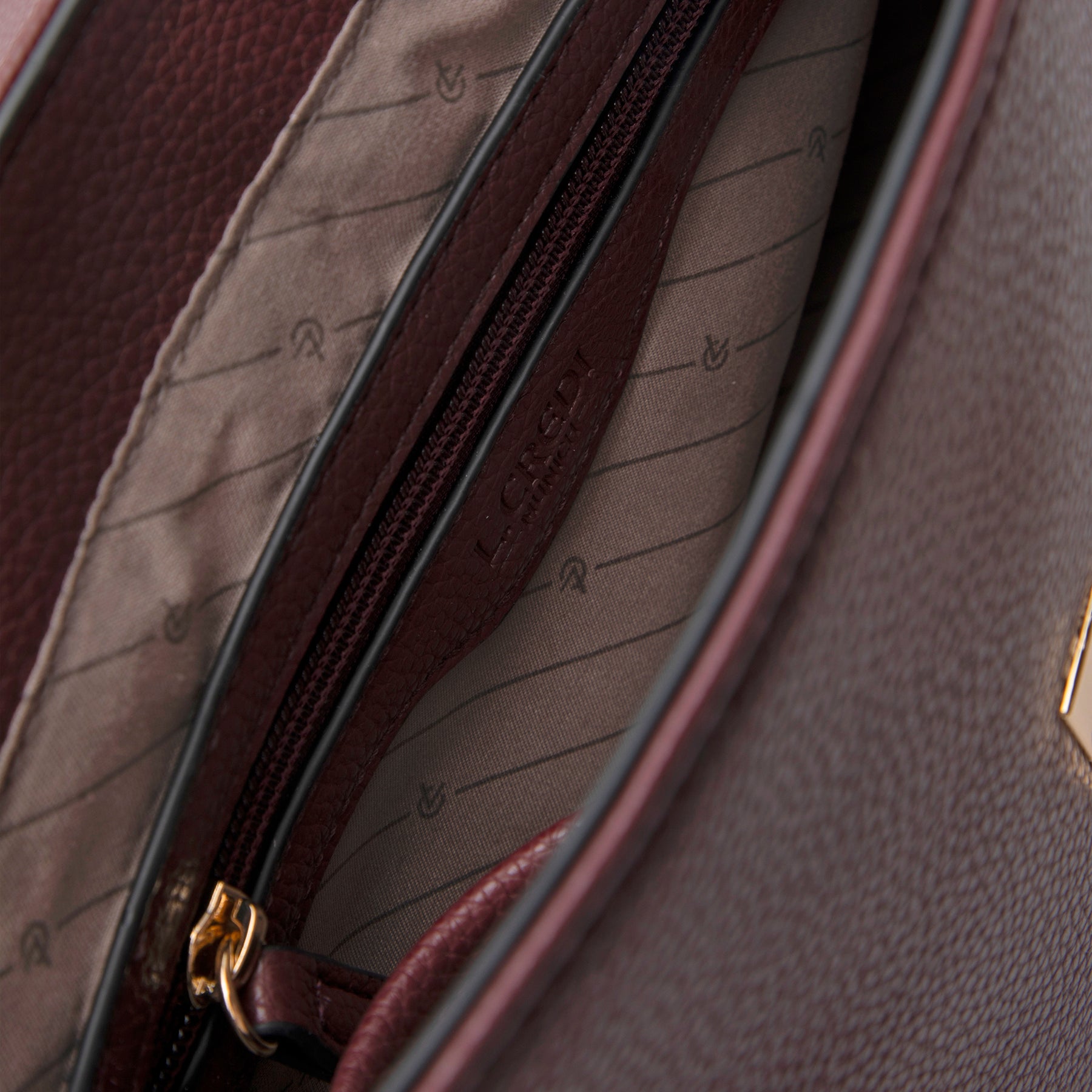 Perdita Hobo wine