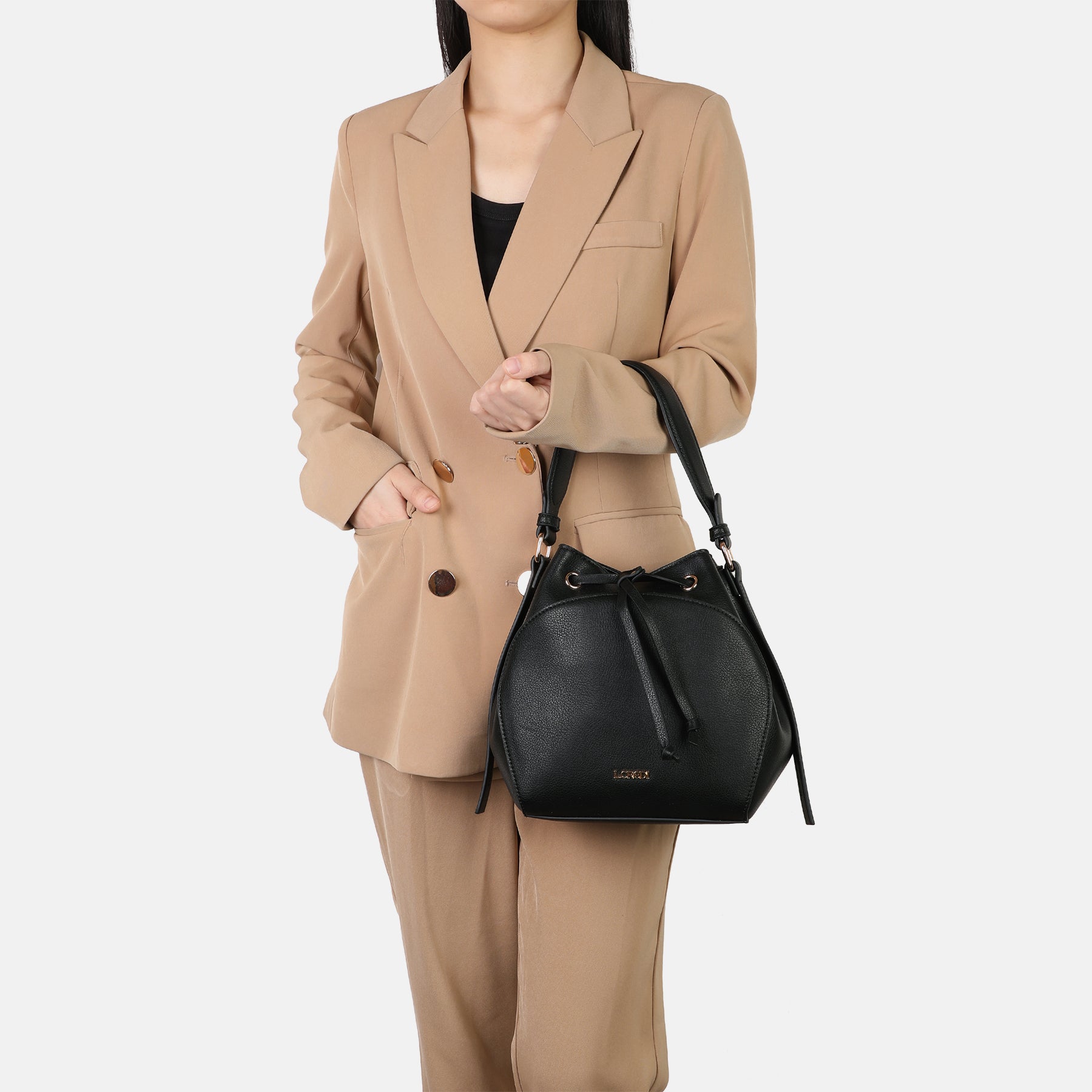 Hobo T-Black Radmila Serie