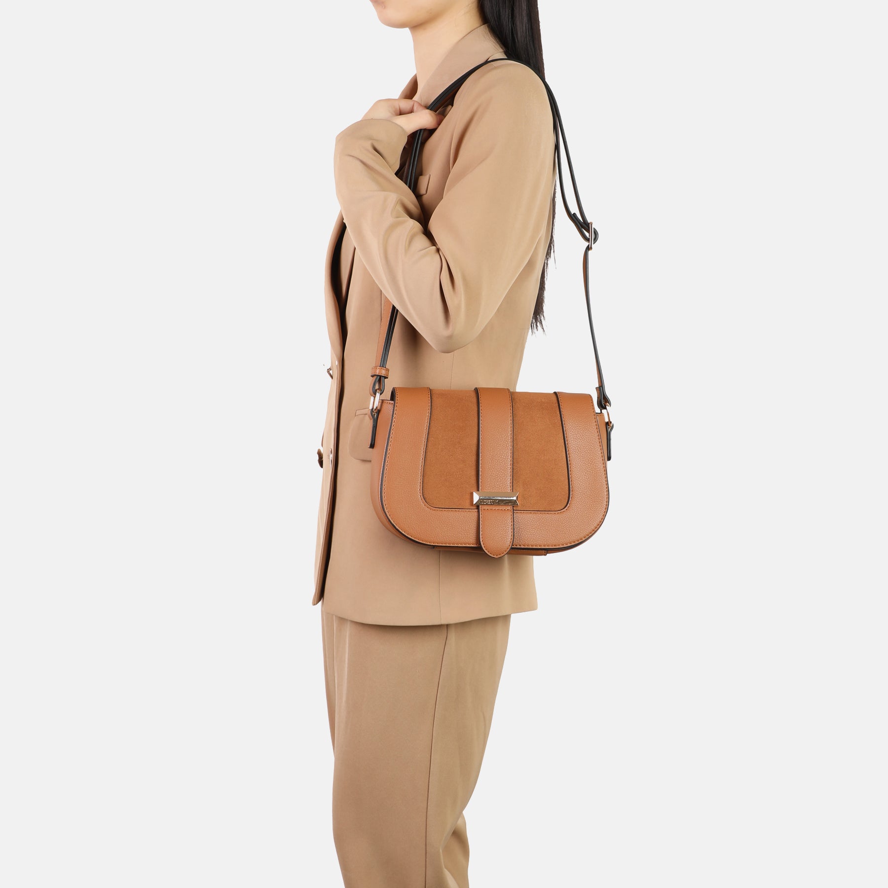 Umhängetasche T-Cognac Petrina Serie